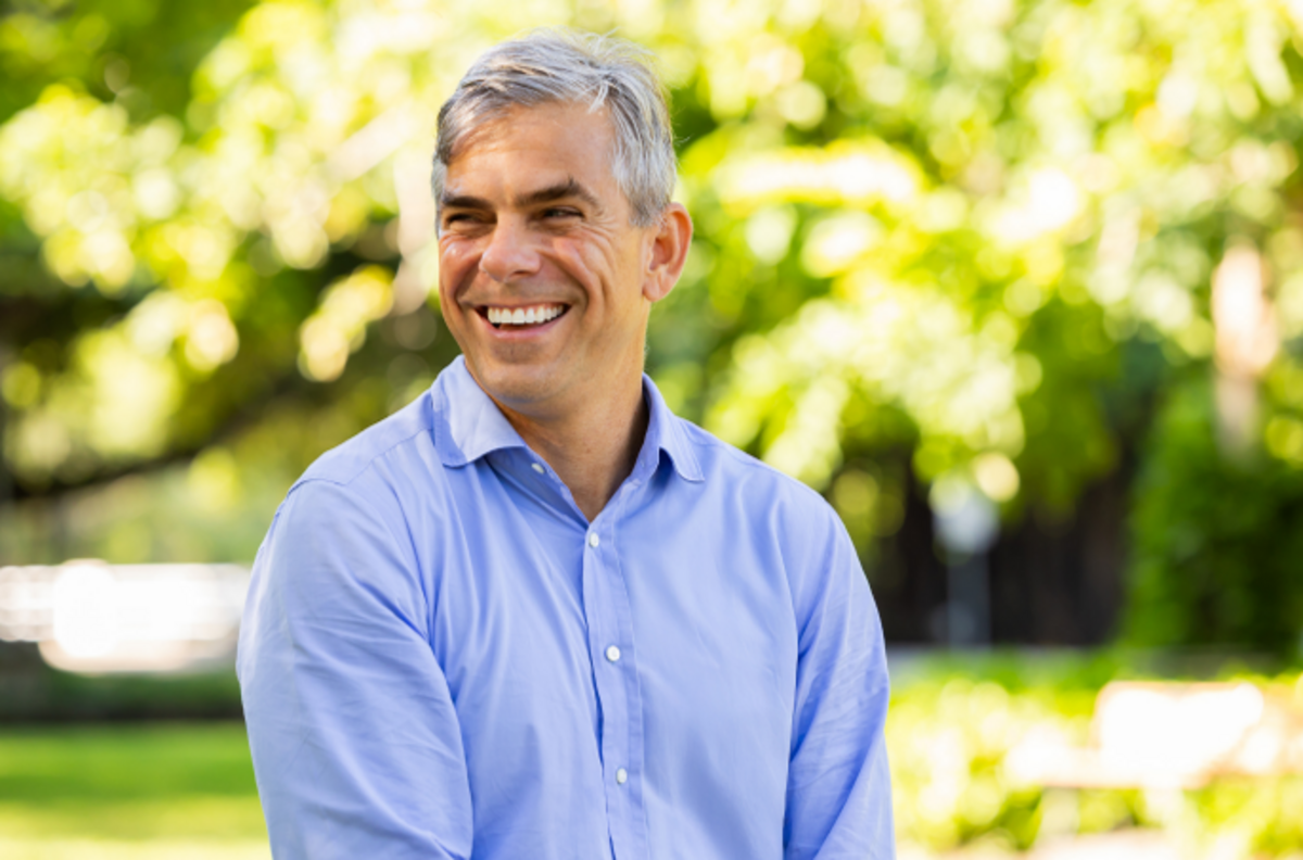 Nestor Menendez is running against incumbent Commissioner Melissa Castro for Group IV in the upcoming November 2026 election.